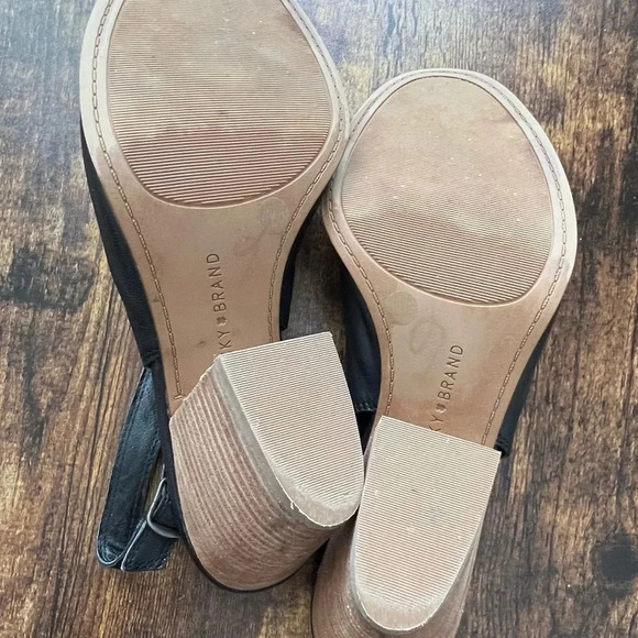 Lucky Brand | ladies Overandie block heel sandal. Size: 10M/42 - Picture 13 of 15